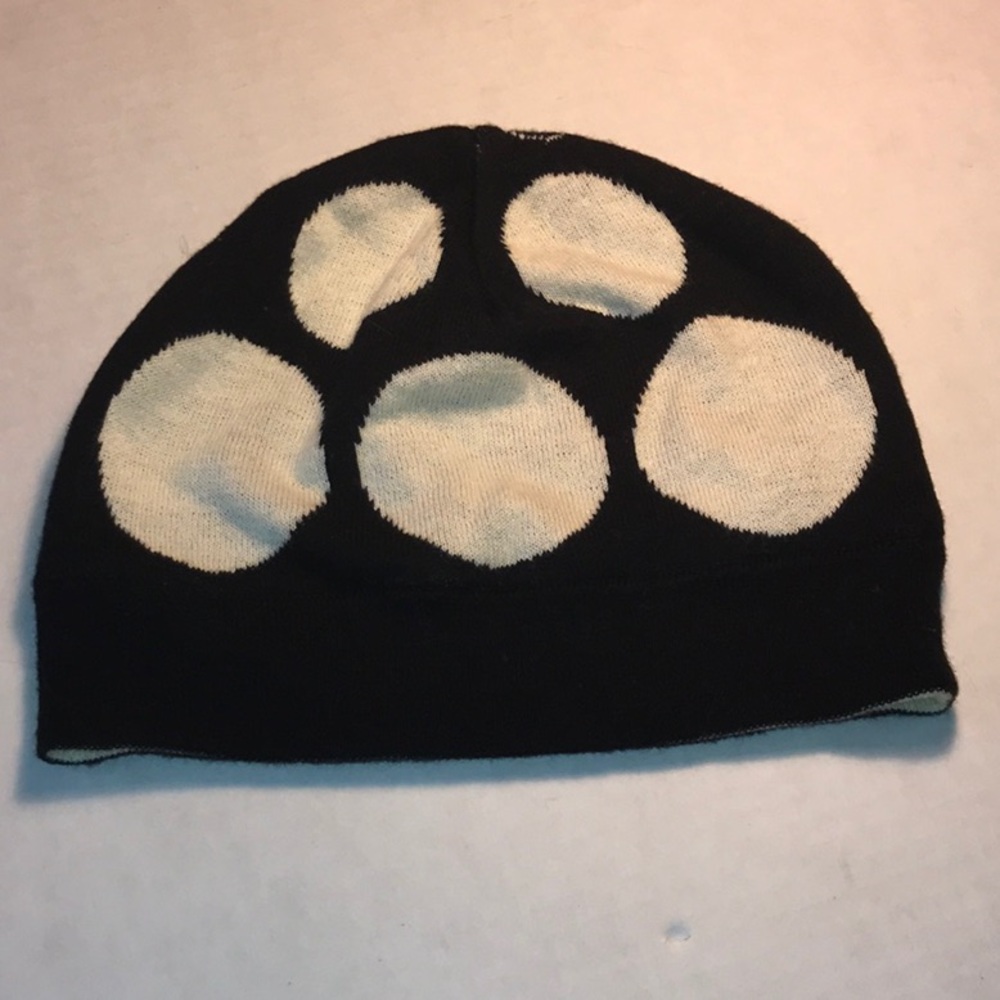 GAP black and white circle beanie